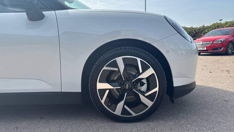 MINI Cooper 135kW E Exclusive [Level 1] 41kWh 3dr Auto Electric Hatchback